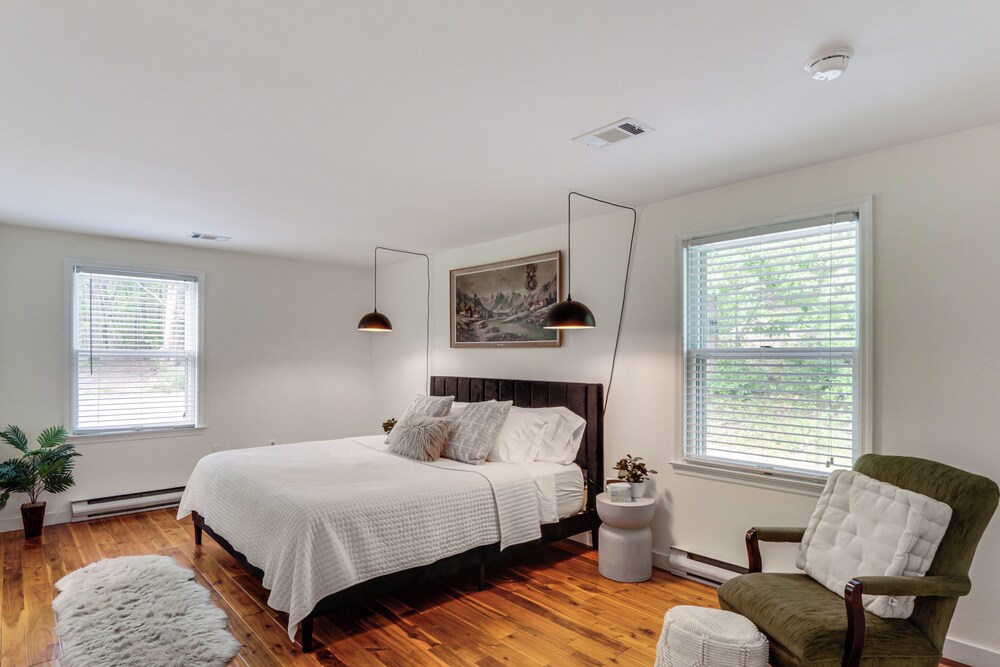 Mtn-view Pleasantville Home on 100 Acres!