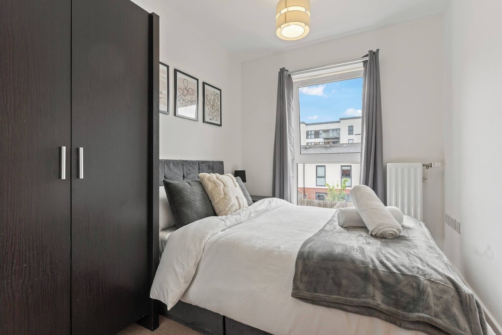 3-bed Elegant House Near Museums, Bullring & Parks