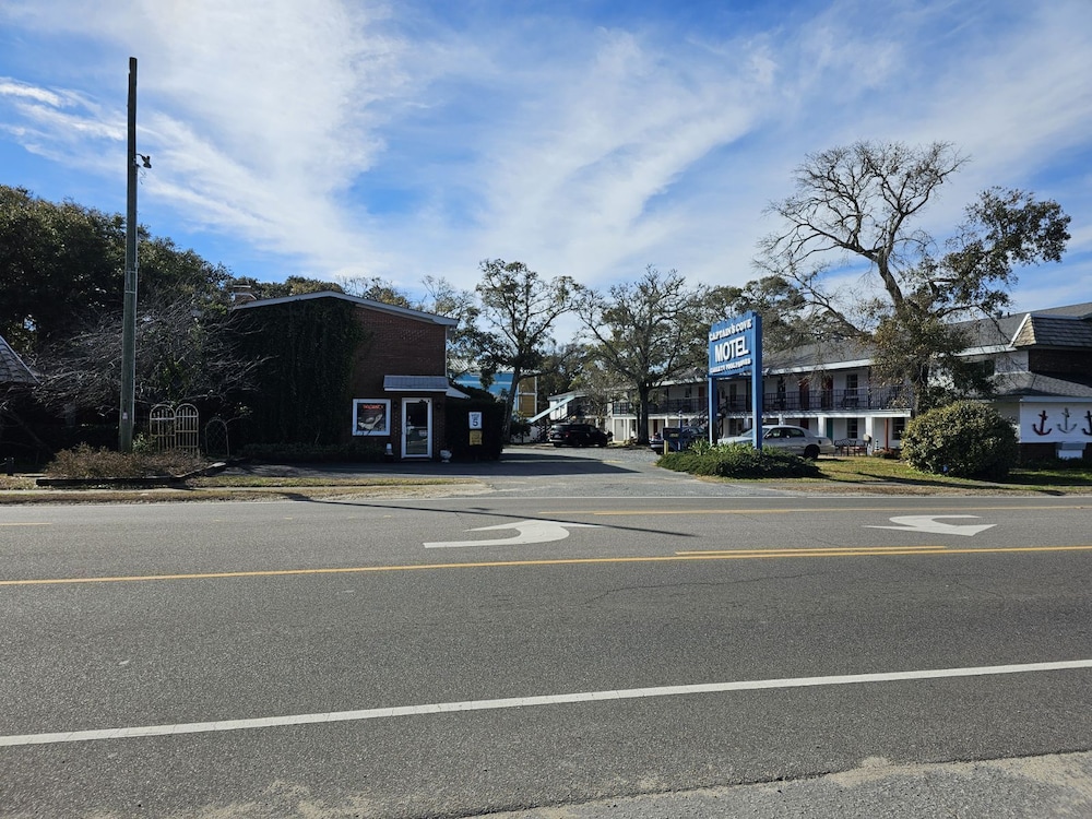 Captain's Cove Motel