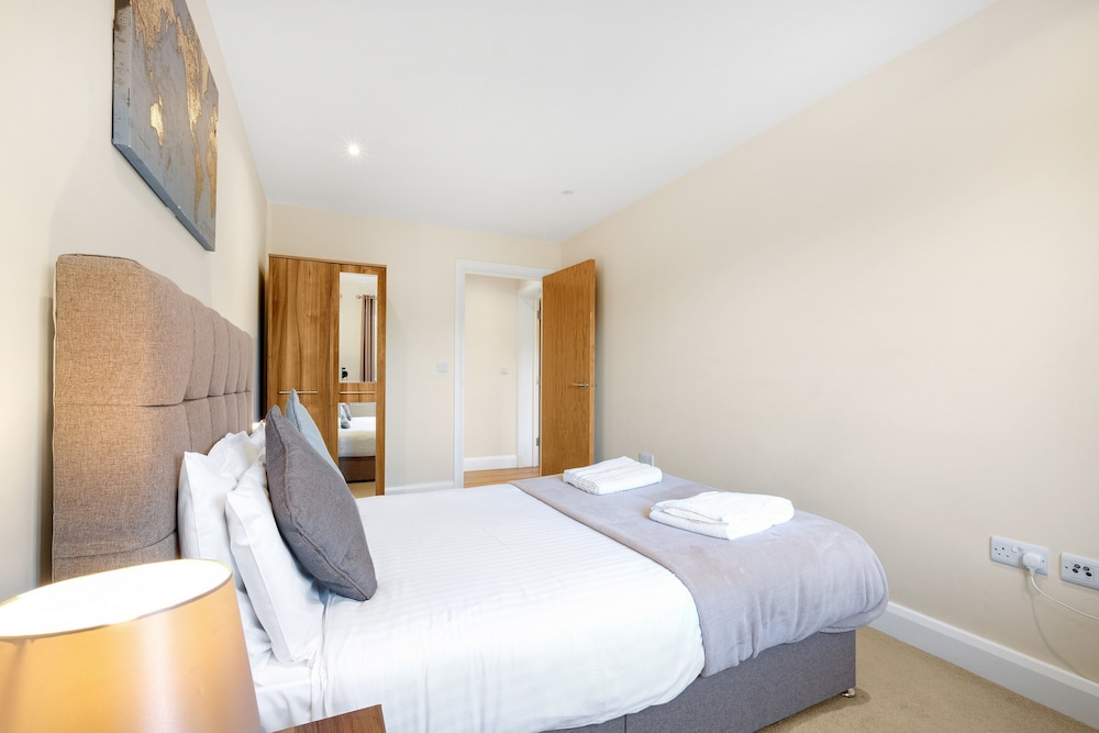 Heathrow Living Serviced Apartments by Ferndale