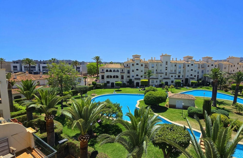 Apartment - Sleeps 4 - Pool - Balcony - Parking