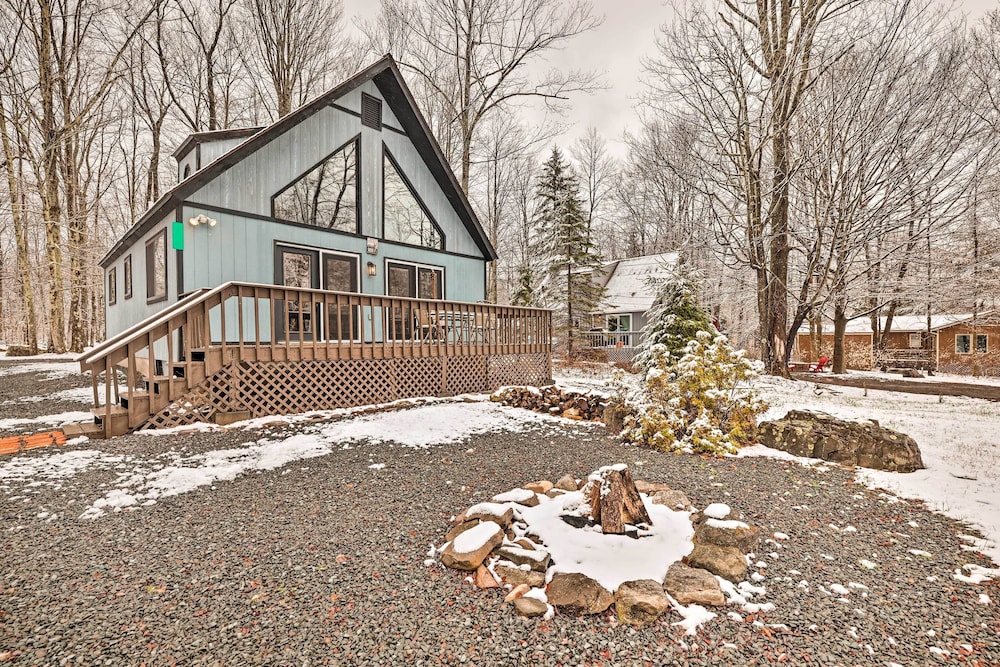 Walk to Arrowhead Lake: Cabin w/ Private Hot Tub! view 2