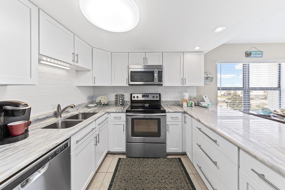 Island Sunrise Condos by Hosteeva