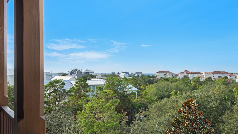 Coastal 3BR Condo With Pool & Shuttle : Snowbird Friendly!