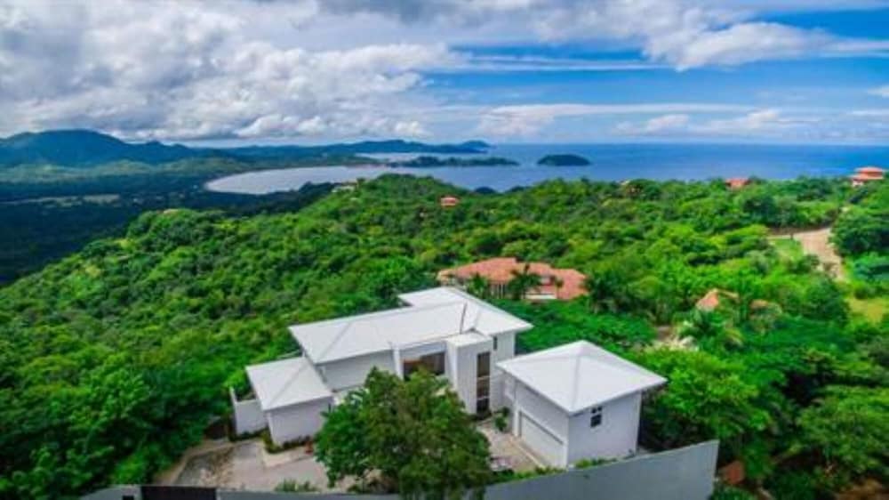 Breathtaking Oceanview Retreat With Infinity Pool in Playa Potrero Villa Blanca