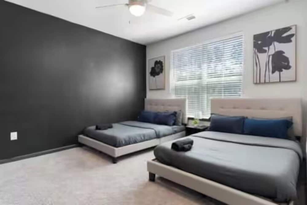Luxe King 2BR Suite in North Raleigh