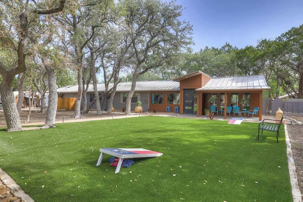 Terracotta Retreat/ Sleeps 30!