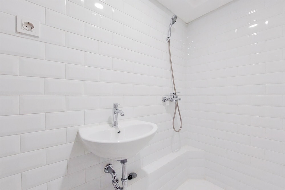 Good Deal And Comfortable Studio Loft At Kingland Avenue Apartment