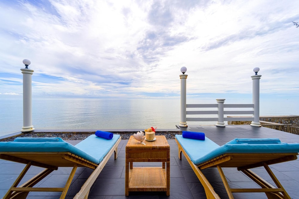Oceanfront 6 Bedroom Twin Villas OV6