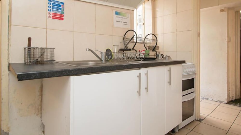 Central Hotel - Hostel