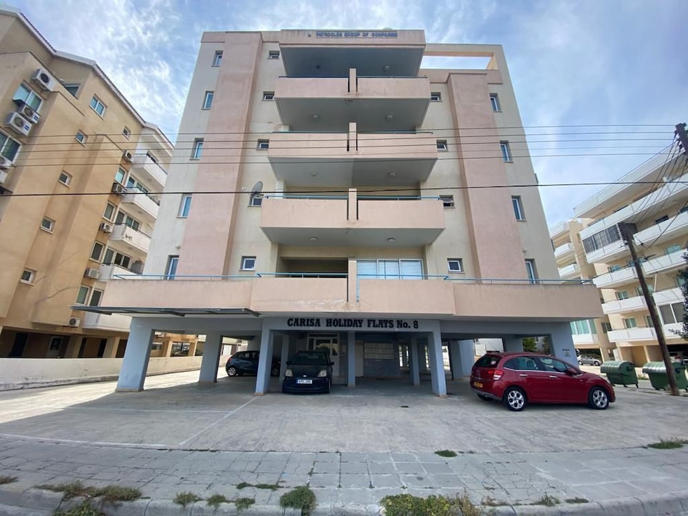 Andrea 3-BR Apt in Mackenzie With Pool