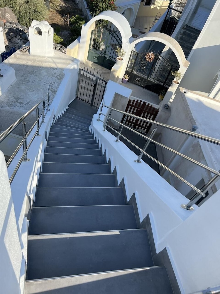 New Villa Sostis