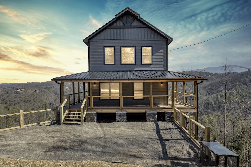 Jerne To The Top 4 Bedroom Cabin