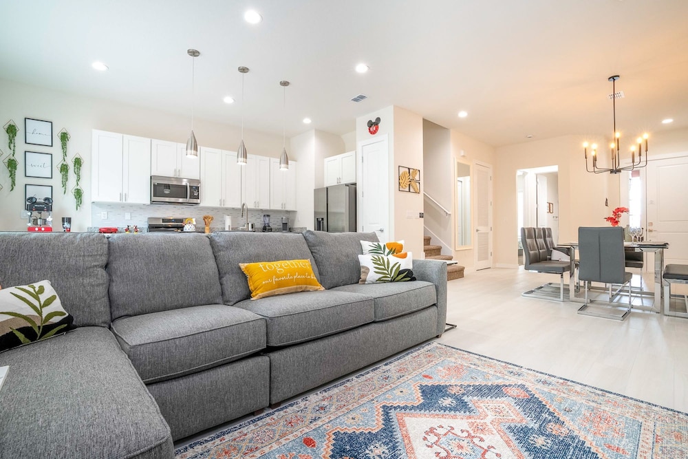 Upstay - Disney Themed House - Sleeps 16