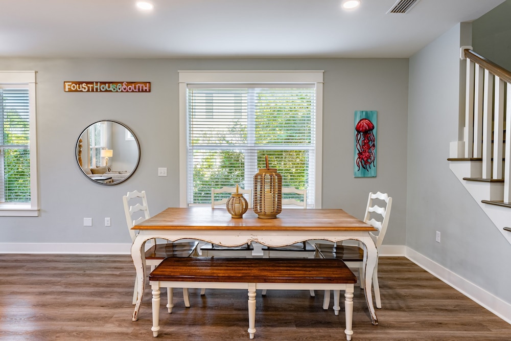Gulf Coast Gem by Avantstay 3 Blocks to Beach Town Plaza Community Pool