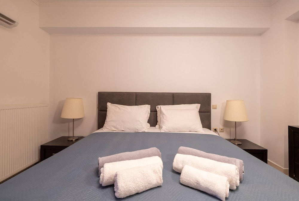 Leone Luxury Villa Giota