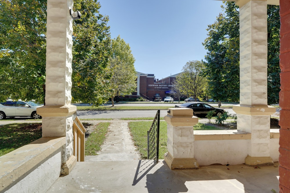 1 Mi to Uofl: Pet-friendly Louisville Apartment!
