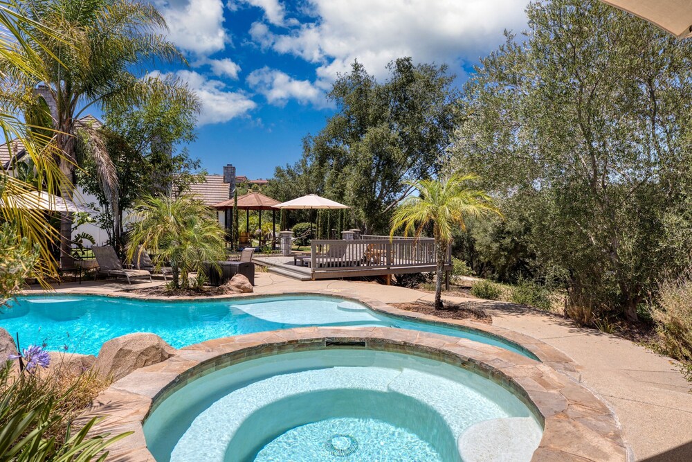 Burgundy by Avantstay Basketball Court Pool Hot Tub Outdoor Kitchen City Escape