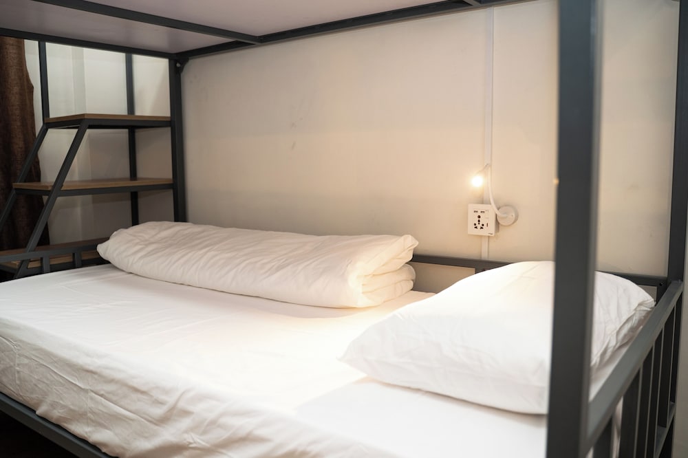 Aarya Wellness & Hostel