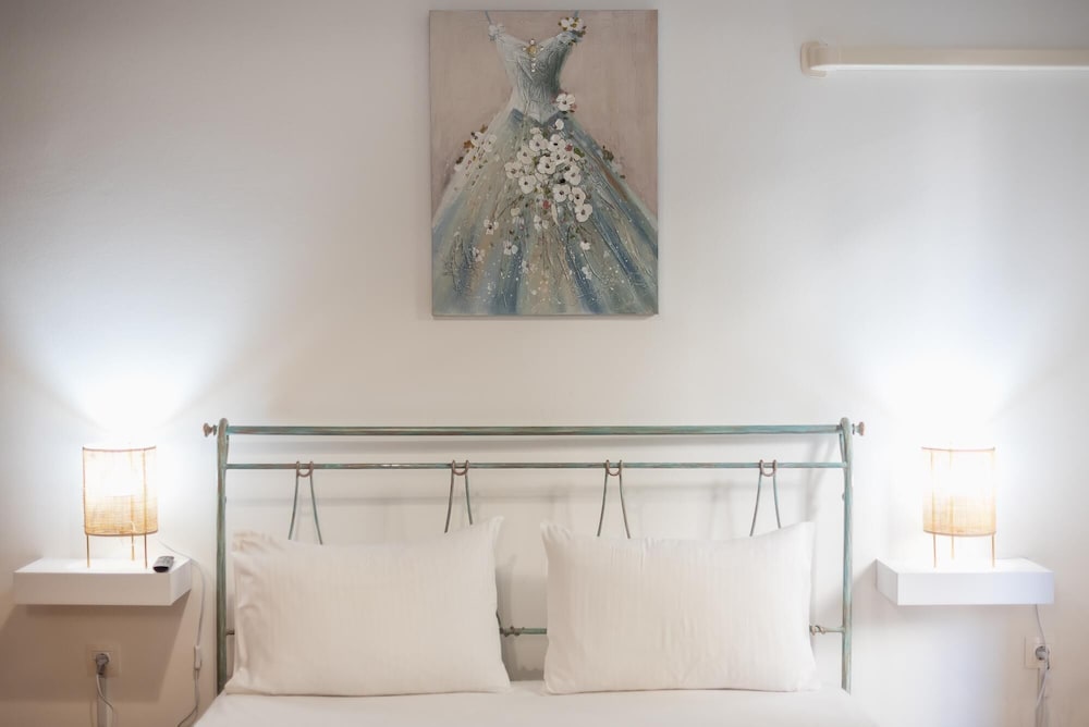 Athens Bright Suite by Cloudkeys