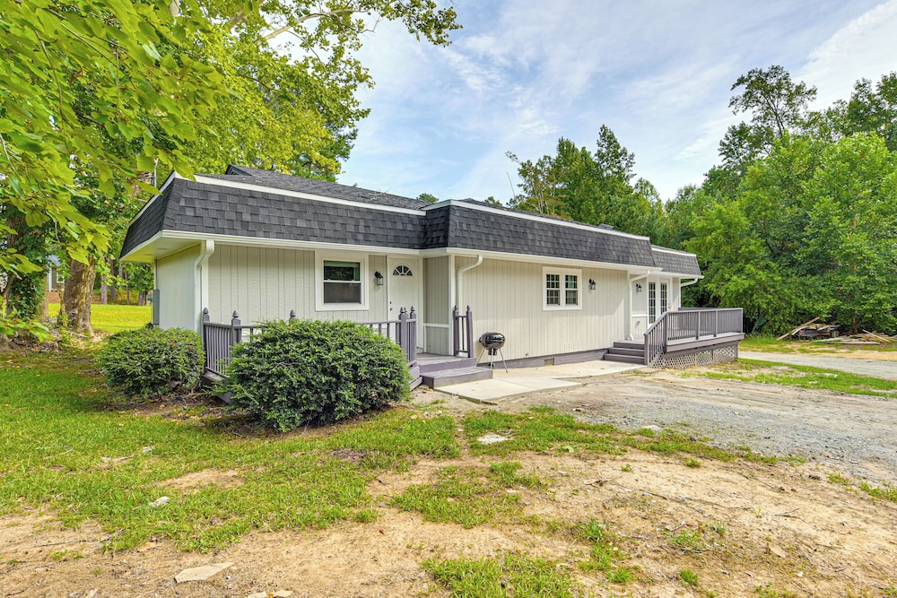 Private Deck & Yard: Home 3 Mi to Dtwn Sanford!