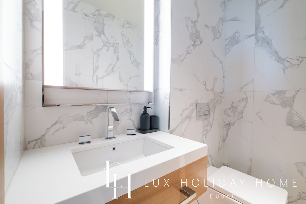 LUX The Address Opera Downtown Suite