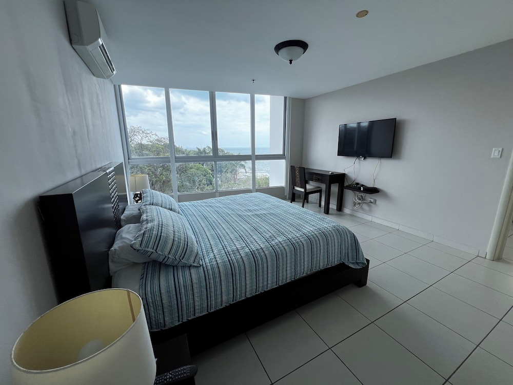Oceanfront in Coronado Bay