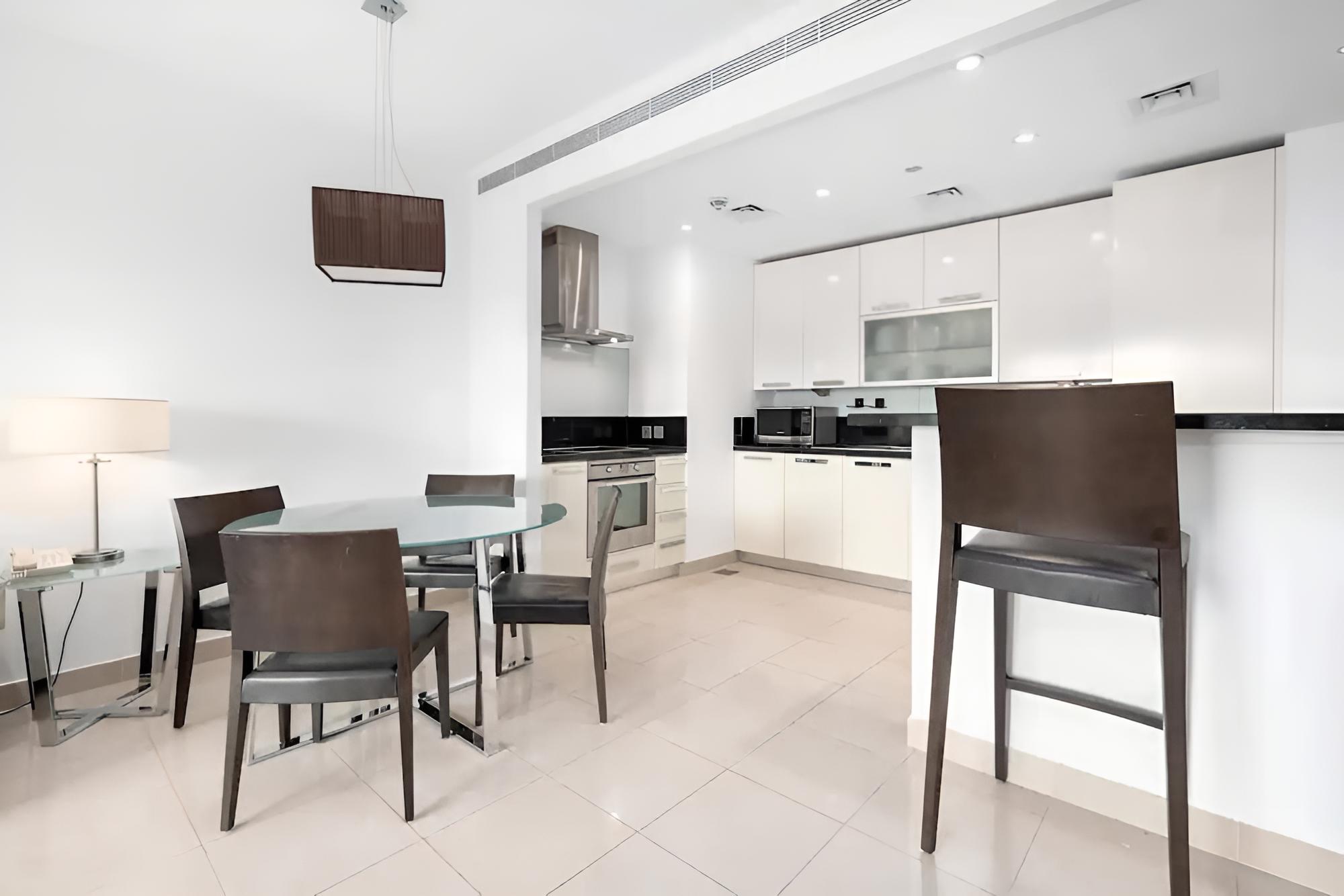 Cozy 2bdr in Jumeirah Lakes Towers