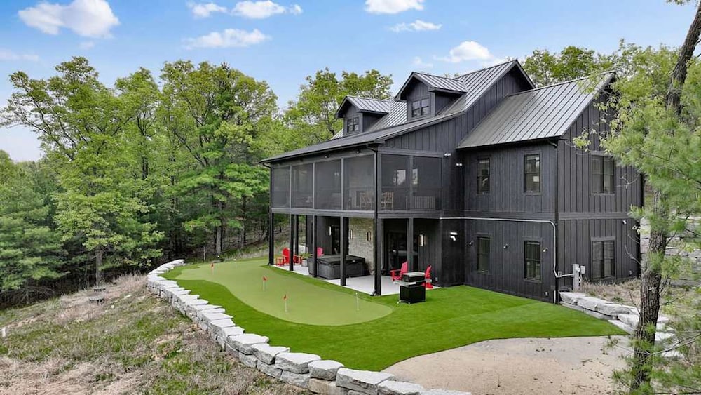 6BR Sand Valley Lodge With Hot Tub Bar Putting Green