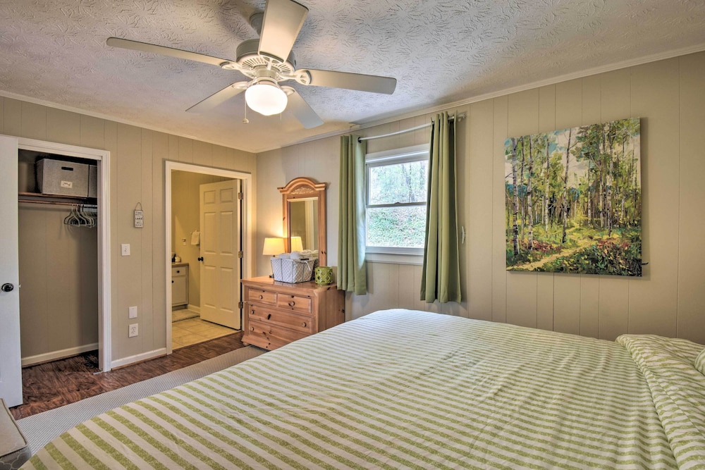 Miscellaneous Market Vacations - Lakefront Lavonia Cottage w/ 2-story Dock! - Property Image 2