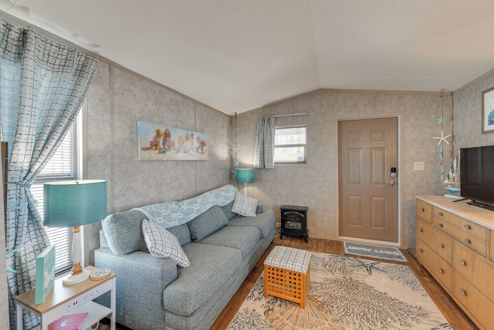 2 Mi to Anna Maria Island: Newly Built Home!