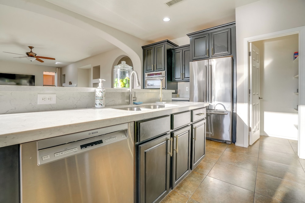 Close to Golf & Hiking: Home in Litchfield Park