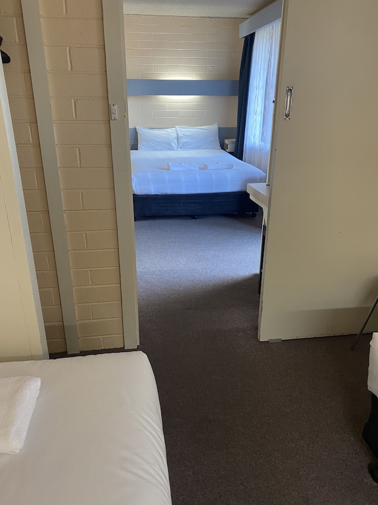 Mahogany Motel