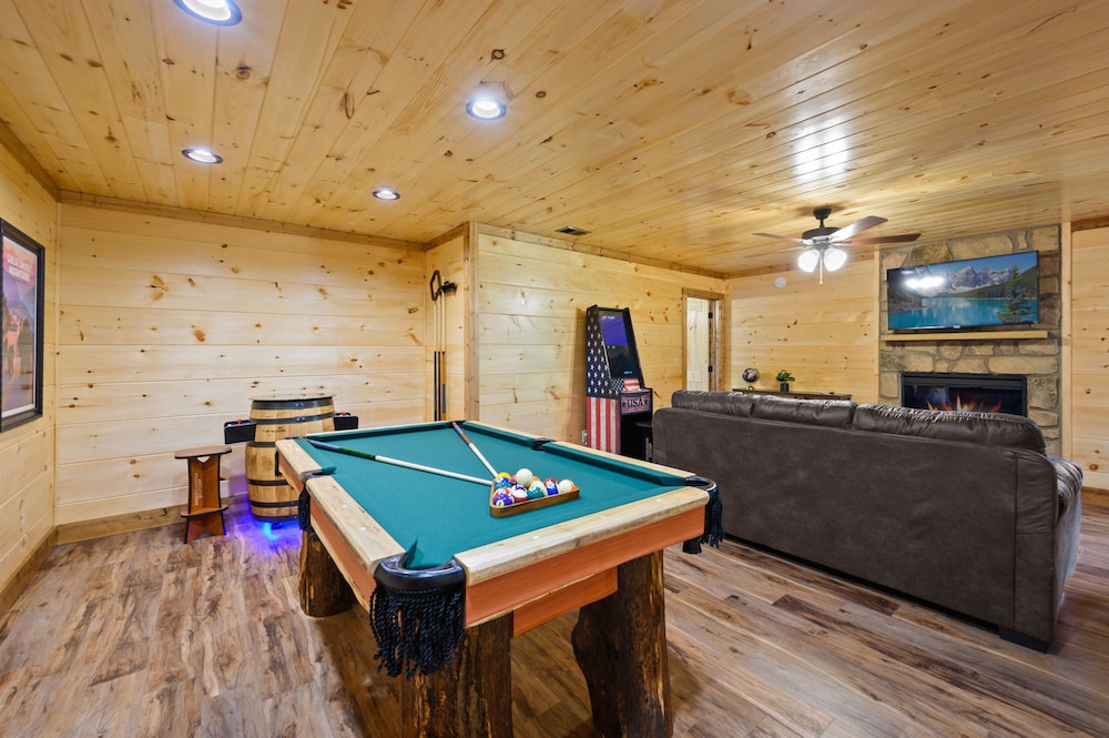 Stunning 4 4 Cabin Hot Tub Amazing Views view 2