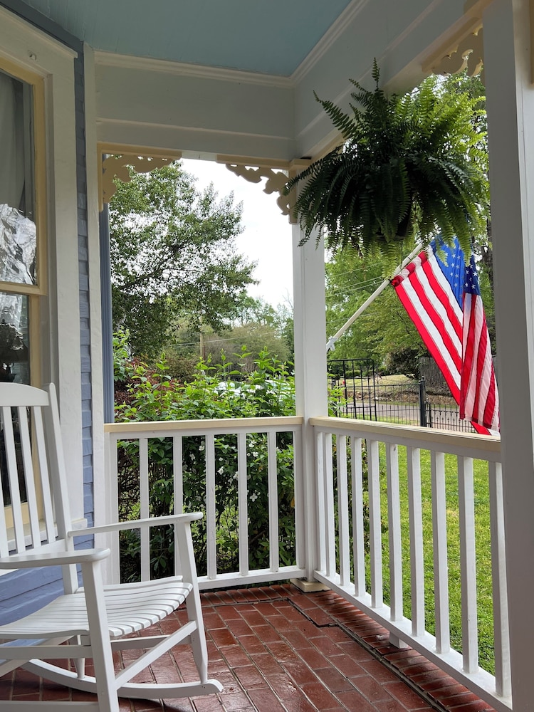 Benefield House Bed & Breakfast