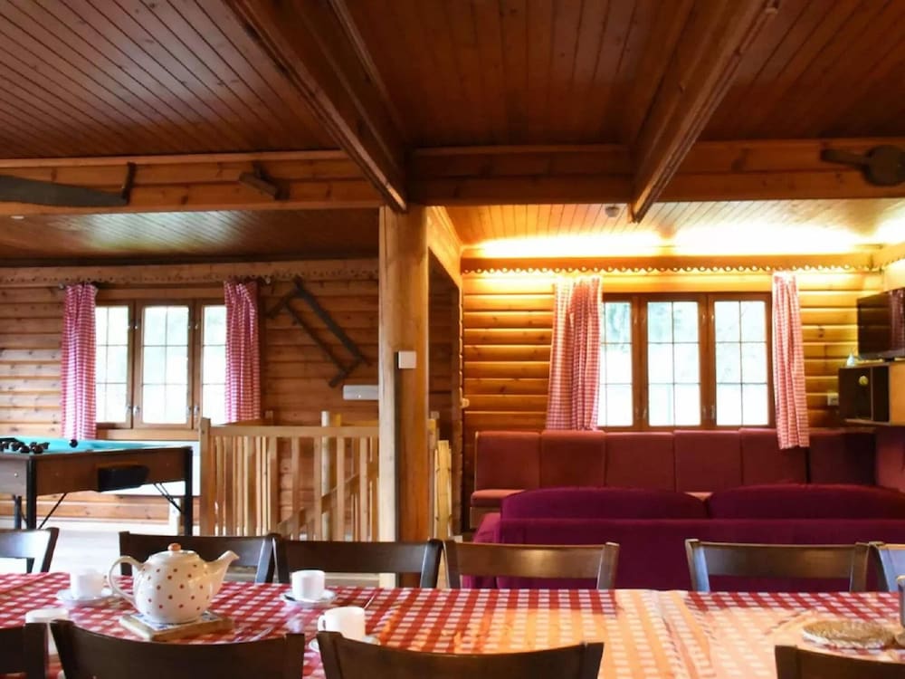Spacious 8-bedroom Chalet