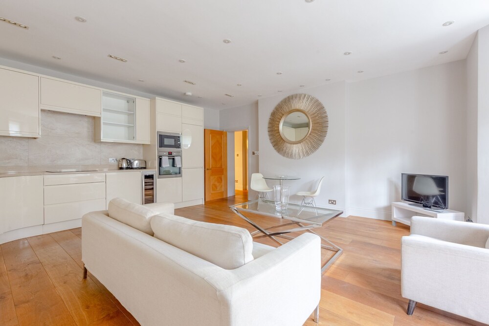 Central 2 Bedroom Flat Near Hyde Park