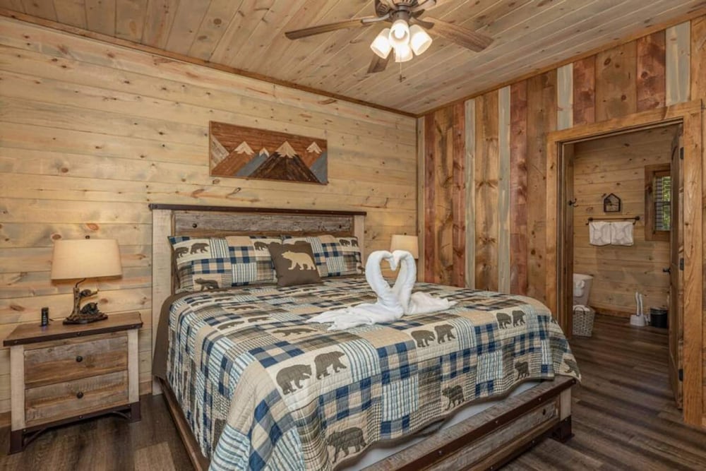 Lux Cabin Mtn Views Flat Parking Dog Friendly