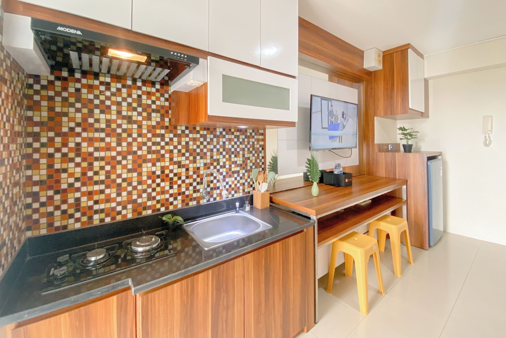Comfort Stay 1Br With Extra Room At Bassura City Apartment