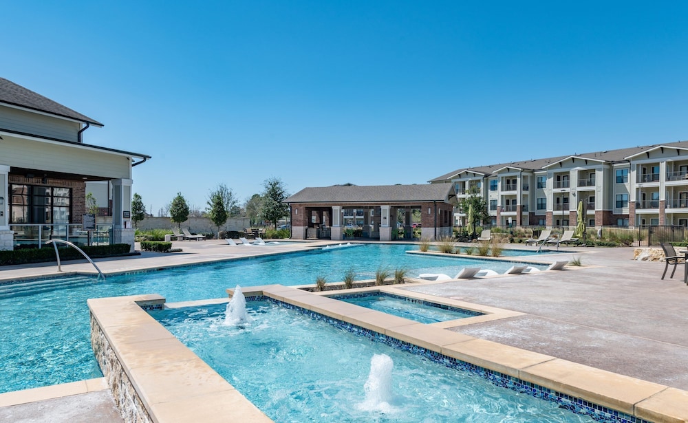 Landing Apartments - Grand Harbor