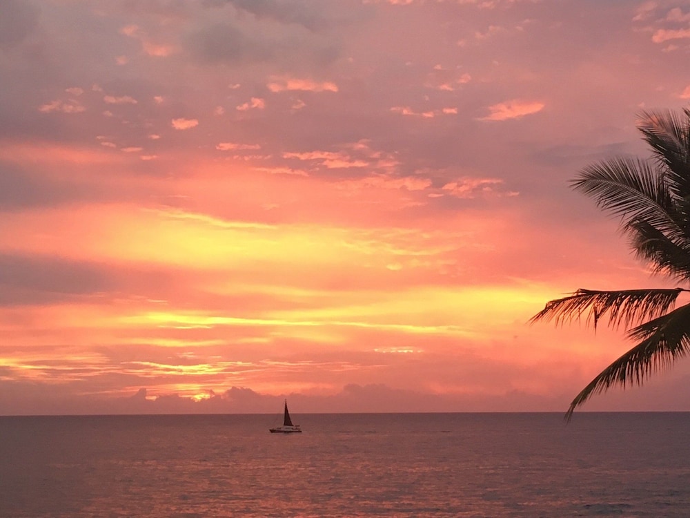 Beautiful Ocean Views - Close to Town - Wifi - Vrkcv