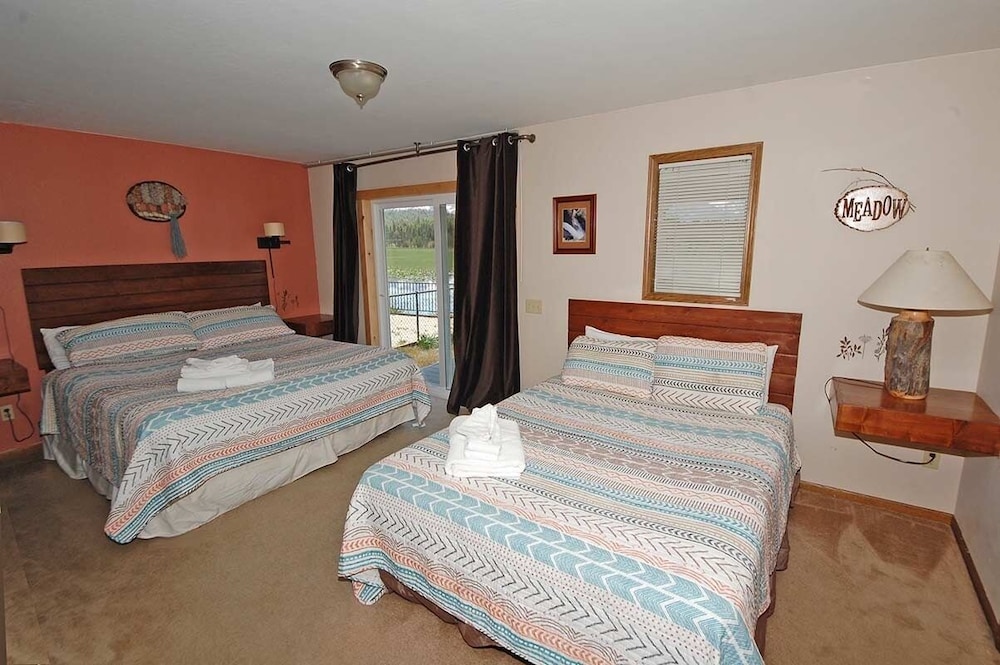 1712 Venice Drive 4 Bedroom Home by RedAwning