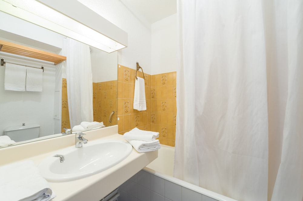 Hyeres Vacations - Residence Pierre Vacances Hyeres Le Port - Property Image 24