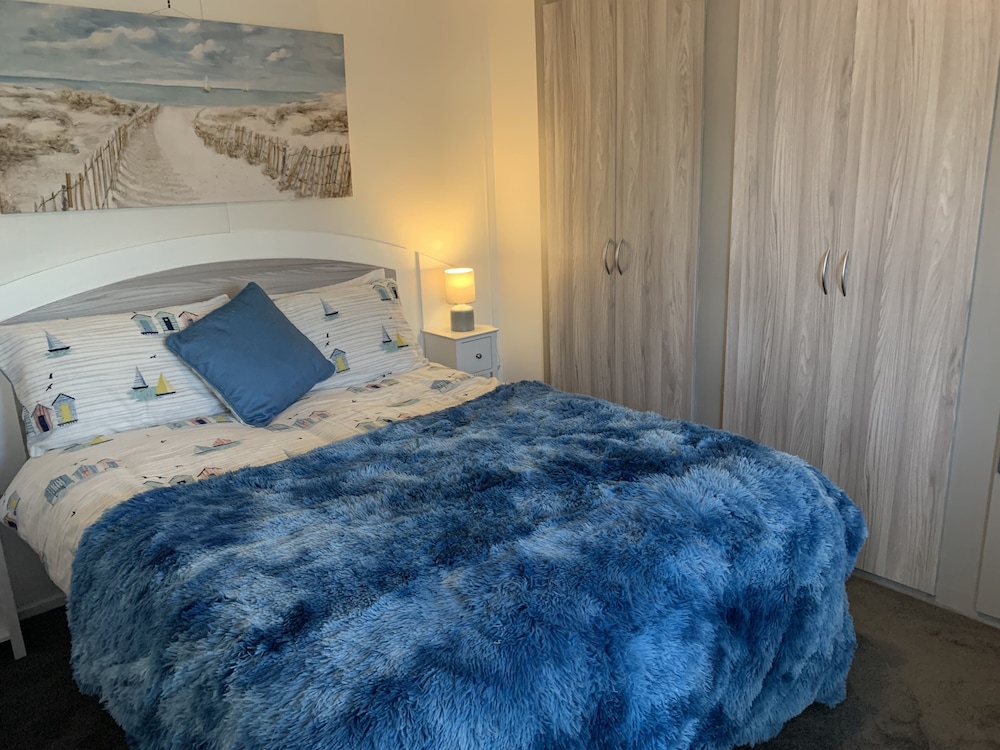 Immaculate 2-bed Caravan in Clacton-on-sea view 3