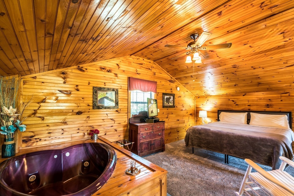 Er17 - The Perfect Getaway Great Location - Close To Town! 1 Bedroom Cabin by RedAwning view 2