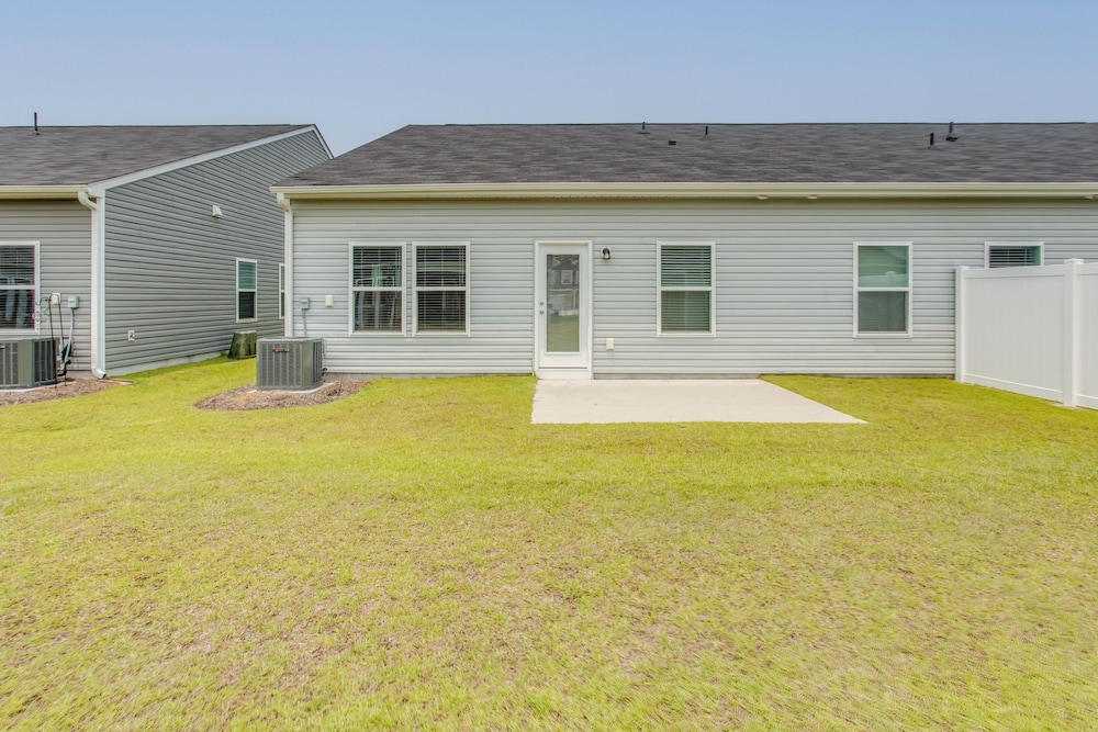 4 Mi to Ocean: Coastal Gem in North Carolina!