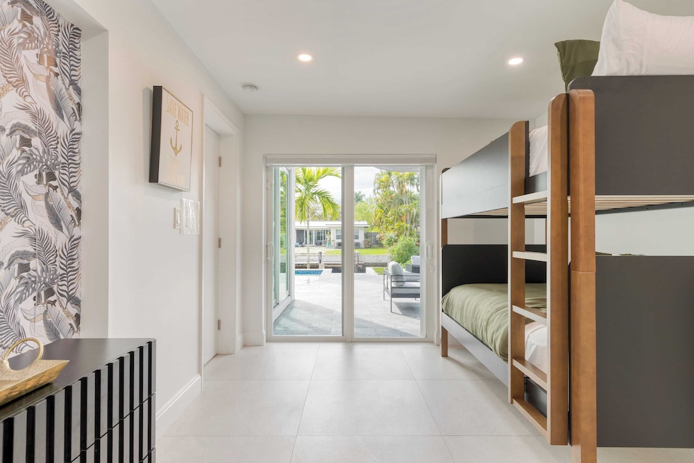 Luxury Waterfront Home w/ Pool, Hot Tub & Dock Near Las Olas Gulfstream