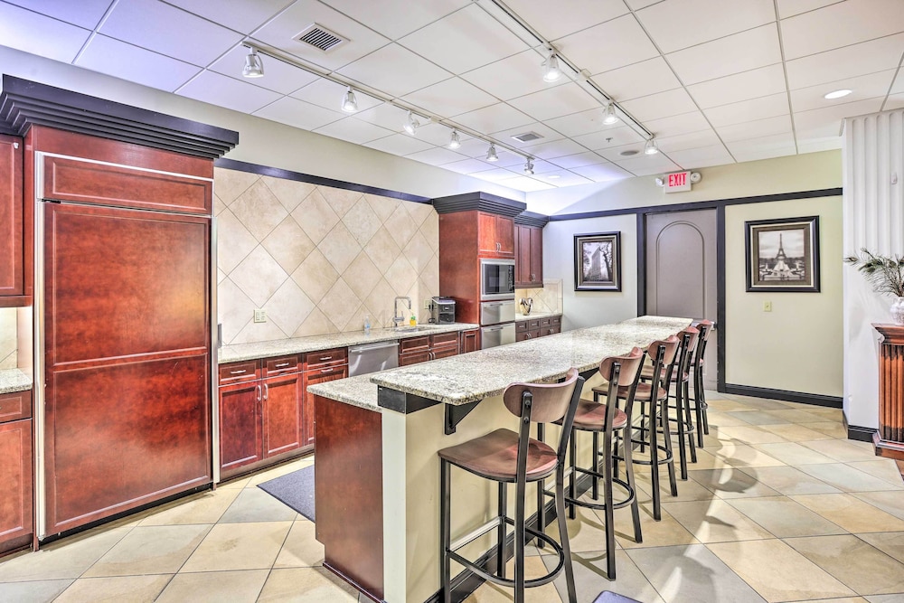 Heart of Dtwn Omaha: Historical Apt w/ Perks view 4