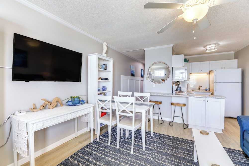 Oceanfront Gem w/ Views in North Topsail Beach
