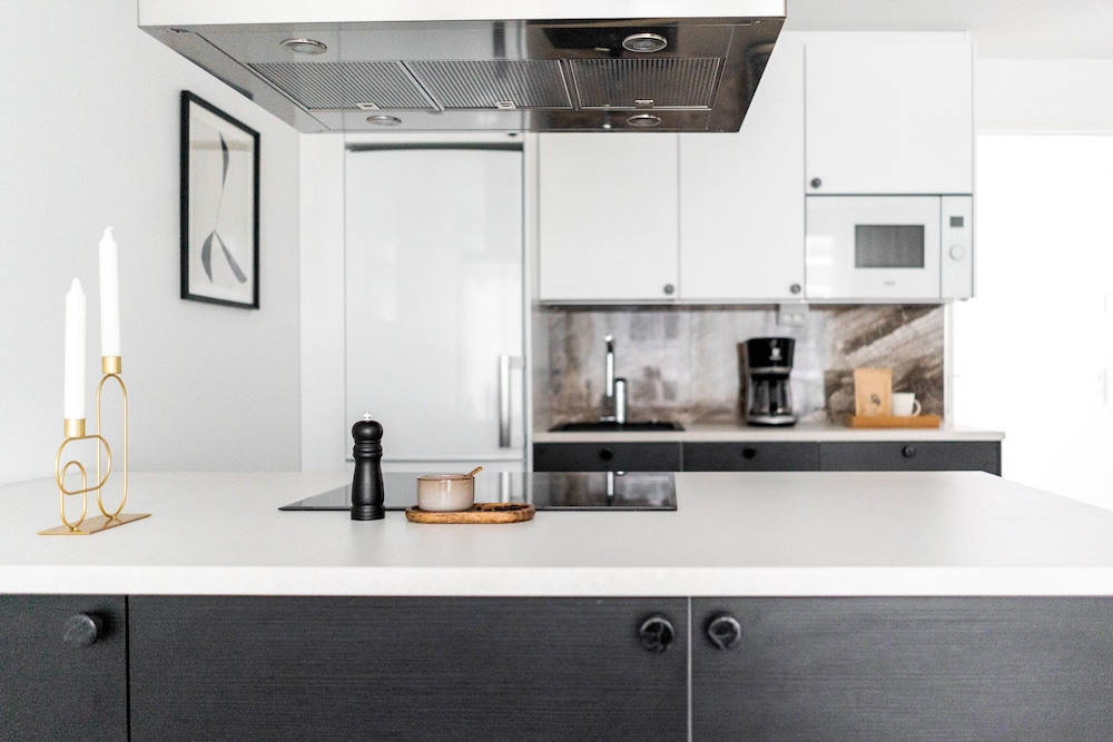 New stylish 1br in the heart of the city view 5